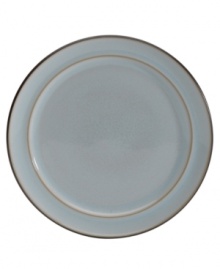 Handsome and understated, this Sienna tea plate features a glazed interior and wide rim with mocha trim for smart-casual style at breakfast, lunch and dinner.