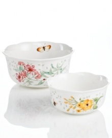 The whimsical butterflies and blooms of Butterfly Meadow dinnerware grace these charming nesting bowls, an irresistible way to serve casual meals. With scalloped detail in white porcelain.