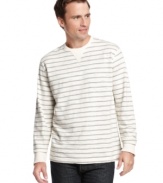 A slub weave gives this crewneck from Izod the cool, worn-in look you need to complete your casual downtown look.