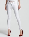 Resist the rules in these white rag & bone/JEAN capri pants. Boasting a sleek and skinny silhouette, the getaway-perfect style in complete with edgy zippers at the cuffs.