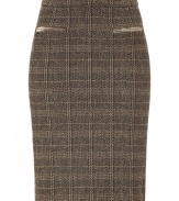 Perfect for winter office wardrobes, Etros elegant wool-blend skirt is a timeless classic must - Silk piped pockets, concealed back zip, kick pleat - Feminine cut, classic pencil silhouette, falls to the knee - Perfect with a blouse and heels or ankle boots