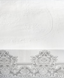 Deceptively delicate, this Knitted Lace tablecloth from Elrene is steeped in tradition but made for modern living in machine washable polyester. Intricate floral patterns with a beautiful sheen capture the elegance of another era.