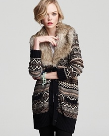 Up the glam quotient on your après-ski style with this Juicy Couture Fair Isle cardigan, flaunting a plush faux fur trim collar.