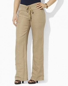 Rendered in breezy linen, Giselle pants are finished with a chic, wide leg and drawstring waist.