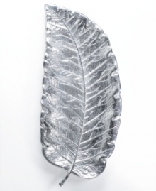 Serve large entrees like grilled fish, steak and pork chops in natural splendor with this radiant aluminum Leaf platter. With a realistic texture and stem that evoke life outside your window.