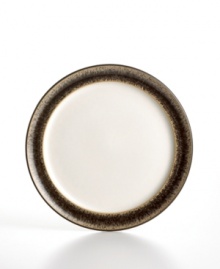 More than meets the eye, Denby's wide-rimmed Praline tea plate boasts standout durability in addition to style. With a distinct silhouette in casual stoneware and unique speckled glaze.