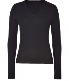 Stylish, understated essentials are the key to a perennially chic wardrobe, and Jil Sander Navys dark navy pullover is a smart choice this season - Crafted from a super-soft, lightweight silk and cashmere blend - Slim cut fits close to the body - V-neck and long sleeves - An everyday indispensable that works 24/7 - Pair with jeans and loafers, a pencil skirt and pumps, or leather pants and ankle booties