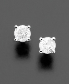 Simply striking, these brilliant round-cut diamond earring studs (1/4 ct. t.w.) rest in an elegant white gold setting.