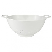 This 6-inch wide colander from Zak Designs Inc. features easy grip handles for rinsing and draining and a stable raised bottom. It is made of melamine and is resistant to acids, alkali, and stains. Dishwasher-safe.