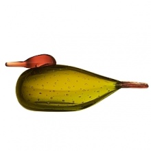 Iittala's anniversary bird collection, designed by Oiva Toikka, also includes the striking Grass Eider. Chrome green glass combined with Seville orange is a new color combination for Oiva Toikka. The traces left on the surface of the Grass Eider, by the spike mold, resemble small feathers.