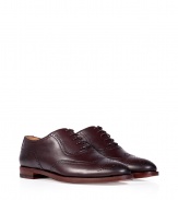 Elegant shoes in fine burgundy-colored calfskin - Feminine version of the classic mens shoe with wingtip pattern - Rounded toe, small block heel, lacing - Modern take on a classic style - Pair with skinny jeans, skirts or business pants