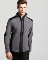 A practical, light layer from Victorinox for a timeless, masculine look.