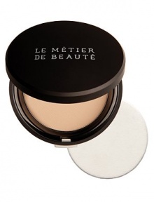 This matte powder absorbs oil, delivering a natural shine-free, yet radiant finish that lasts all day. Silk-like powders and radiance spheres help create a soft focus effect, minimizing flaws.  Finely milled for a lightweight finish, the unique formula enhances skin's natural beauty rather than leaving it dull and dry. The long-wearing formula blends beautifully without caking or settling into fine lines, creating a fresh, poreless, shine-free complexion.