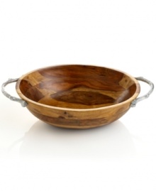 A true natural. The striking raw simplicity of this wooden salad bowl sets a sophisticated tone on your tabletop. With aluminum handles.