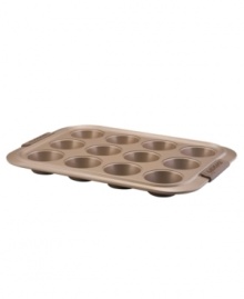 Cut out the middle man-the nonstick coating of this muffin pan makes baking liners and cups unnecessary, but still cleans up fast, letting baked on, caked on batter simply slide off. The carbon steel design provides an even, strong distribution of heat for a masterpiece finish. Limited lifetime warranty.