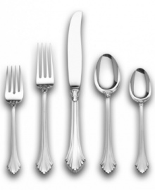 Scalloped handles that fan out towards the diner lend warmth to your tabletop, while touches of detail adorn the charming French Regency place settings. 5-piece place setting includes 1 dinner fork, 1 salad fork, 1 soup spoon, 1 teaspoon and 1 knife.