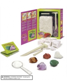 A fantastic kit to help them live the experience of being a real geologist, looking for fascinating treasures. With the help of the special hammer and chisel, they can dig up crystals and gemstones hidden in the gypsum brick. An activity that's easy and exciting!