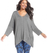 Score a comfy casual look with Cha Cha Vente's three-quarter-sleeve plus size top, punctuated by a handkerchief hem.