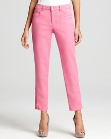 A vibrant bubblegum pink takes to sleek, cropped denim for a fresh take on BASLER jeans. A zipper finishes the hemline for a touch of rocker-chic.