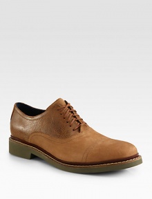 Your one-step shortcut to looking sharp: our streamlined oxford with decorative stitching on its cap toe.Leather upperLeather liningPadded insoleRubber soleImported