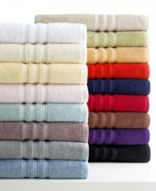 Color your world. Featuring luxurious Turkish cotton with an exceptionally soft finish, Lauren by Ralph Lauren's Carlisle washcloth outfits your space in style. Choose from an array of brilliant hues to complement your decor.