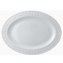 The Louvre dinnerware collection takes its design inspiration from architectural motifs that adorn the exterior of the Louvre museum. Casual or formal, this collection offers great practicality and adapts to every occasion. Oven and dishwasher safe, many of the bakeware pieces transition from oven to table.