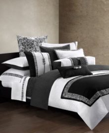 Melding minimalist geometry with sumptuous fabrication, this fitted sheet add inviting elegance to the Indochine bedding ensemble from Natori.