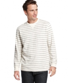 A slub weave gives this crewneck from Izod the cool, worn-in look you need to complete your casual downtown look.