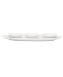 A modern balance. Create a sense of effortless urban luxury with the Matte & Shine hors d'ouvres tray, featuring three minimalist dip bowls, a white glaze and tonal banding by Donna Karan Lenox.