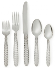 Inspired by the classic beauty of a leather bridle, braided details lend this collection rich texture. Set includes: dinner knife, dinner fork, soup spoon, salad fork and tea spoon.