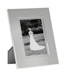 Absolutely timeless, the silver-plated Lismore Bead picture frame recalls special memories in quintessential Waterford style. With delicate beaded detail at inner edge.