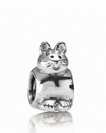 PANDORA's cute kitty charm in sterling silver is an elegant essential for cat lovers.