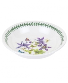 An exotic take on the much-loved Botanic Garden pattern, this pasta serving bowl blooms with lush, tropical florals. Portmeirion's trademark triple-leaf border puts the finishing touch on this new dinnerware classic.