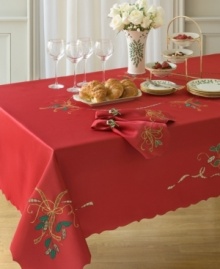 With a rich red hue and daintily scalloped edges, this Lenox napkin puts a festive, feminine touch on wintertime tables. Swirling ribbons and sprigs of holly set the scene for delectable Christmas dining.