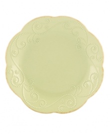 With fanciful beading and a feminine edge, the Lenox French Perle dessert plates have an irresistibly old-fashioned sensibility. Hardwearing stoneware is dishwasher safe and, in a soft pistachio hue with antiqued trim, a graceful addition to any meal. Qualifies for Rebate