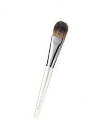 Designed with high-performance fibers, this professional brush applies and blends liquid and crème foundations with extraordinary precision. Tapered for seamless application, it flawlessly smoothes, builds and adjusts coverage for a beautifully polished finish. 6½ long. 