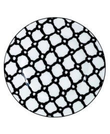 Designer kate spade takes basic black and white in a bold new direction with St. Kitts Exeter Road dinnerware. The dishes have a chainlink pattern that crisscrosses this bone china accent plate for striking everyday style.