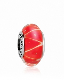 Add chic psychedelic style to your bracelet with this patterned murano glass charm. Logo-engraved sterling silver trim displays the PANDORA signature.