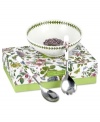 Grow your Botanic Garden collection with this 3-piece salad set. Lifelike blooms and Portmeirion's classic triple-leaf border grace white porcelain accessories to complement the beloved dinnerware pattern.