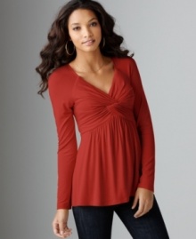 A swingy fit and twisted knot front makes Cha Cha Vente's top and alluring choice for day or night!