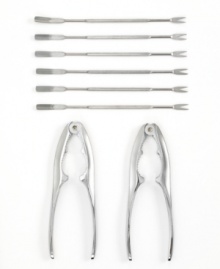 Enjoy your next seafood feast with this stainless steel seafood tool set from Amco. Perfect for lobster or crab legs, the set includes two seafood crackers that quickly break the hard outer shell without the mess of hammers, and six long seafood forks to easily retrieve the delicious meat inside.