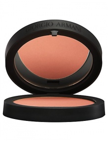 Extremely soft and light, Sheer blush enhances the complexion with a flush of natural color. Sculpts the face delicately and naturally. Cheeks are left with a warm, radiant glow. Perfect for all skin types. 