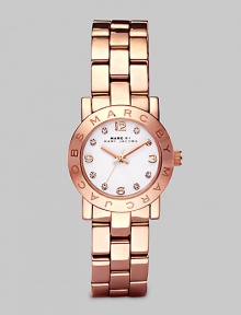 A classic style with a touch of sparkle and an iconic logo bezel. Quartz movementWater resistant to 3 ATMRound rose goldtone ion-plated stainless steel case, 26mm (1) Logo bezelWhite dialCrystal and numeric hour markersSecond hand Rose goldtone ion-plated stainless steel link braceletImported