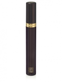 Tom Ford's luscious, deep black mascara magnifies the eyes and intensifies your look. The combination of darkest black carbon and lash-filling powders works to transform lashes with optimal glamour and drama. A creamy formula that lasts throughout the day without caking, clumping, or crumbling.