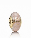 Artsy spirals adorn this glossy murano glass charm. Logo-engraved 14K gold trim expresses the PANDORA signature.