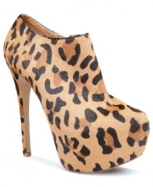 Amazing animal prints step up the glam factor of any outfit. Steve Madden's Viper platform shooties have a mega-tall hidden platform and even bolder heel.