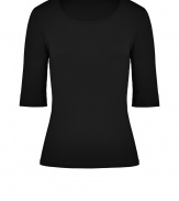 With a cool cut in soft organic cotton, Closeds elbow sleeve tee is a modern take on this must-have essential style - Scoop neckline, elbow-length sleeves - Slim fit - Wear with a boyfriend blazer, skinny jeans and booties