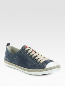 Classic lace-up design in soft suede leather.Leather upperLeather liningRubber soleImported