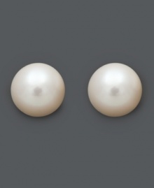 Perfect your look in an instant with Belle de Mer's sweet pair of pearl studs. A 14k white gold post setting features a cultured freshwater pearl (7-1/2-8 mm). Approximate diameter: 5/8 inch.