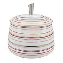 Inspired by Milleraies, Raynaud's spearhead tableware set, Attraction boasts a freer, more modern design with alternating narrow and wide stripes. It will embellish any table with its shades of pink and red, enhanced with mauve and orange and underscored subtle shades of green and brown.